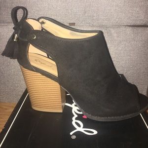 Black open toed heels tie back